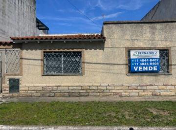 Casa de 4 ambientes, Berazategui · Casa en Venta de 4 Ambientes con Patio en Berazategui - Apto Crédito Hipotecario