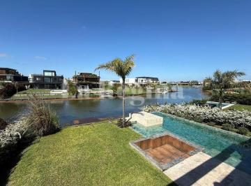 Casa · 322m² · 4 Ambientes · 1 Cochera · Casa en Alquiler en Virazón, Nordelta, Tigre