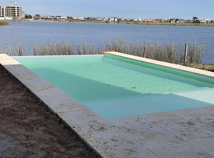 Casa · 239m² · 5 Ambientes · 1 Cochera