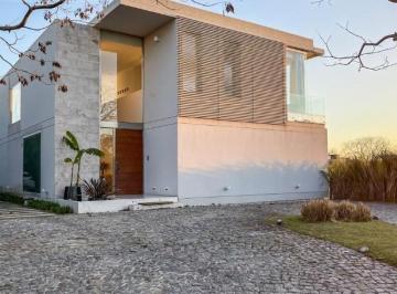 Casa · 890m² · 6 Ambientes · 1 Cochera · Casa en Venta en El Golf, Nordelta, Tigre
