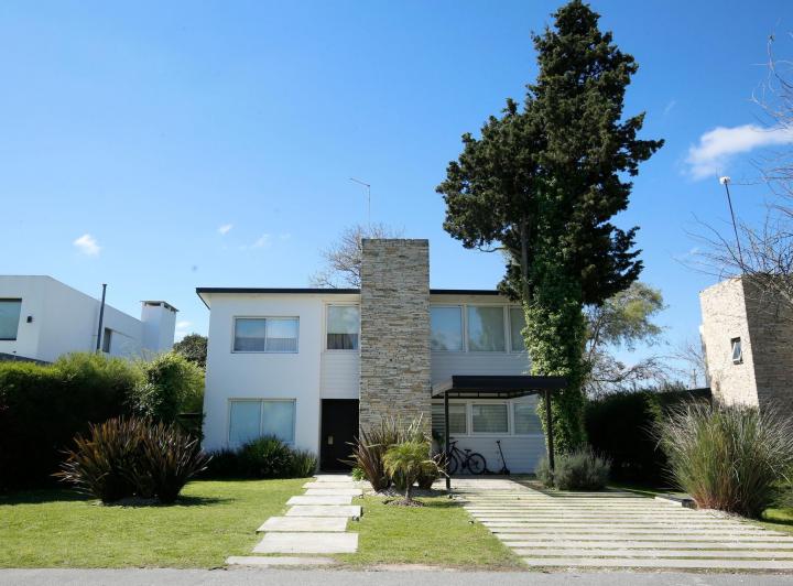 Casa · 177m² · 4 Ambientes · 2 Cocheras