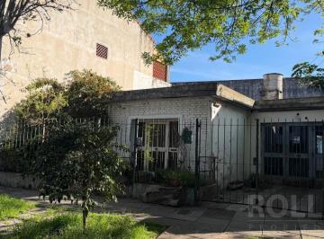 Casa · 104m² · 4 Ambientes · 1 Cochera · Venta Casa de 4 Ambientes en Sobre Lote de 10x20,96 en Villa Adelina a Reciclar Proximo a Torre Ader