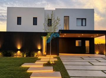 Casa · 308m² · 6 Ambientes · 2 Cocheras · Casa en Venta en El Naudir Al Rio, Escobar, G. B. a. Zona Norte