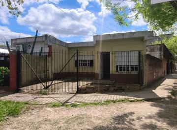Casa · 70m² · 4 Ambientes · 1 Cochera · Casa en Villa Santos Tesei