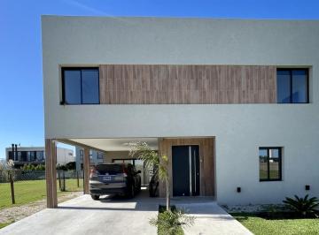 Casa · 200m² · 6 Ambientes · 4 Cocheras · Casa en Venta en Vila Marina II, Villanueva, Tigre