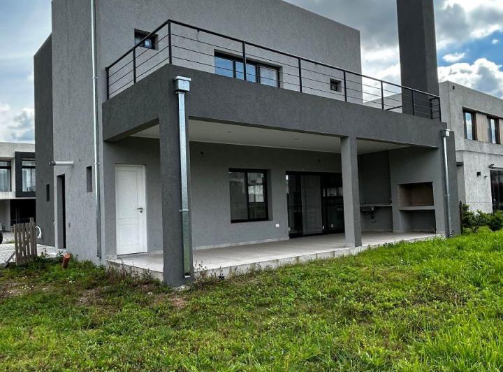 Casa · 176m² · 5 Ambientes · 3 Cocheras