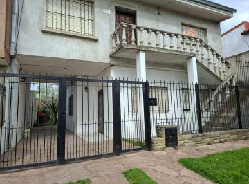 Casa · 176m² · 6 Dormitorios · 2 Cocheras · Mogotes; Oportunidad! Chalet + Amplio Departamento