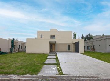 Casa de 5 ambientes, Presidente Perón · Casa a Estrenar de Diseño Contemporáneo, 3 Dorm., Piscina en Lagos de San Eliseo.