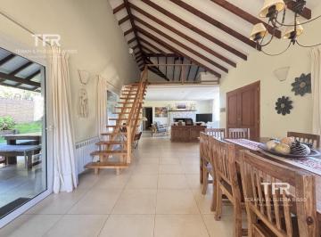 Casa · 181m² · 4 Ambientes · Alquiler en Deportivo de Costa Esmeralda - Una Planta - 3 Habitaciones - Pileta