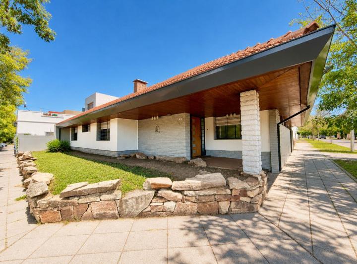 Casa · 200m² · 5 Ambientes · 1 Cochera
