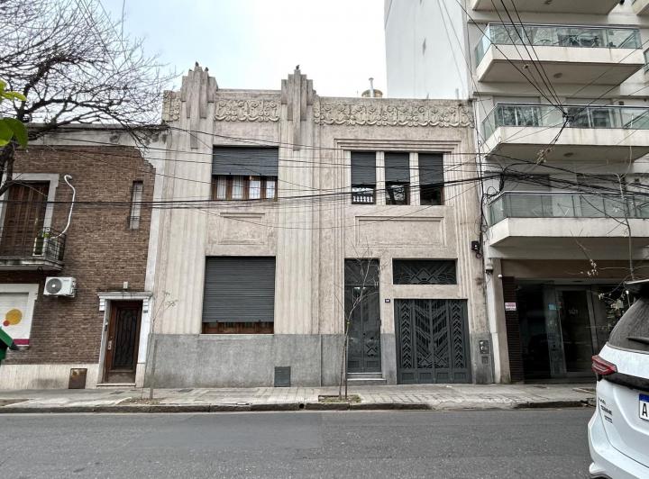 Casa · 212m² · 5 Ambientes · 1 Cochera