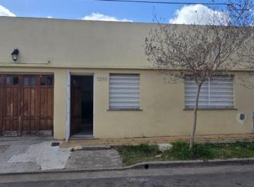 Casa de 8 ambientes, La Plata · Casa de 5 Dorm. con Cochera en Venta en La Plata, Tolosa - Ringuelet