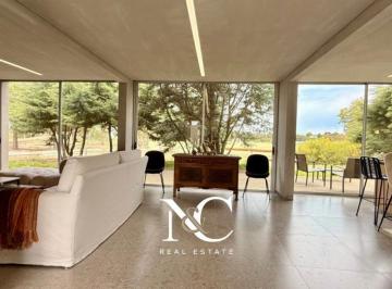 Casa · 195m² · 5 Ambientes · Casa en Venta en Costa Esmeralda