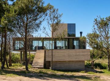 Casa · 350m² · 7 Ambientes · 2 Cocheras · Venta Casa en Marítimo III