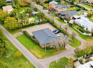 Casa de 2 ambientes, Rosario · Propiedad en Venta en Aldea Fisherton, Fisherton