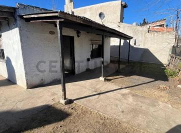Casa · 56m² · 2 Dormitorios · Casa a Refaccionar de 2 Dorm. en Venta en Los Hornos