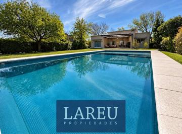 Casa · 170m² · 4 Ambientes · 1 Cochera · Casa - El Lucero