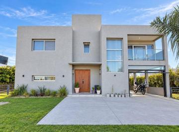 Casa de 4 ambientes, Roldán · Casa en Barrio Cerrado Puerto Roldán