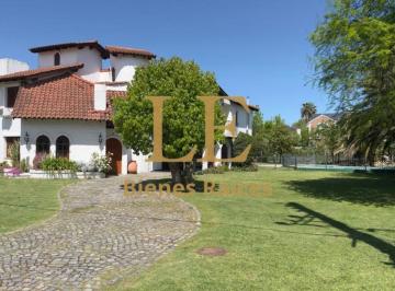 Casa · 185m² · 5 Ambientes · 5 Cocheras · Venta Casa en Aranjuez Country Club Apto Credito