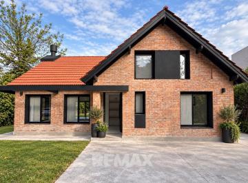 Casa · 200m² · 4 Ambientes · Venta Casa Mapuche Reciclada Full Estrenar