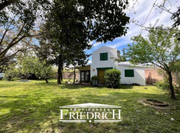 Quinta vacacional · 90m² · 3 Ambientes · 3 Cocheras · Casa Quinta en Venta con Amplio Parque - Gral Rodriguez