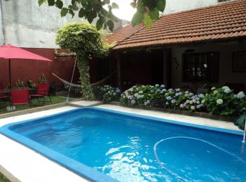 Casa · 300m² · 6 Ambientes · 4 Cocheras · Casa con Pileta + 3 Departamentos en Venta Paraná