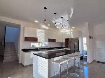 Casa · 210m² · 5 Ambientes · 1 Cochera · Casa en Venta Canning Santa Ines, 5 Ambientes