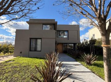 Foto · Venta Casa 6 Ambientes con Pileta - Barrio Santo Tomas Pilar. Acepta Anticipo y Cuotas