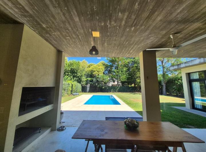 Casa · 150m² · 4 Ambientes · 3 Cocheras