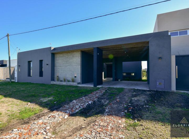 Casa · 145m² · 4 Ambientes · 1 Cochera