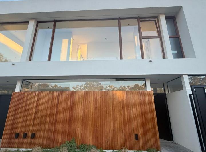 Casa · 147m² · 4 Ambientes · 1 Cochera