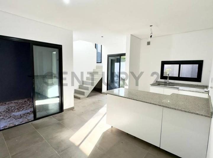 Casa · 120m² · 4 Ambientes · 1 Cochera