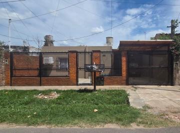 Foto · Venta Casa 4 Ambientes Cochera y Parque - Jose C Paz