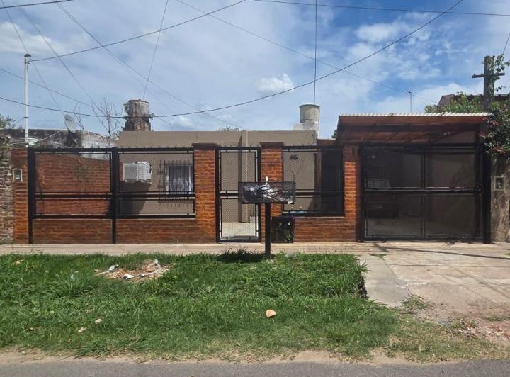Casa · 85m² · 4 Ambientes · 2 Cocheras