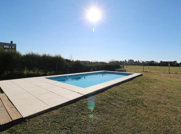 Casa · 210m² · 4 Ambientes · 2 Cocheras