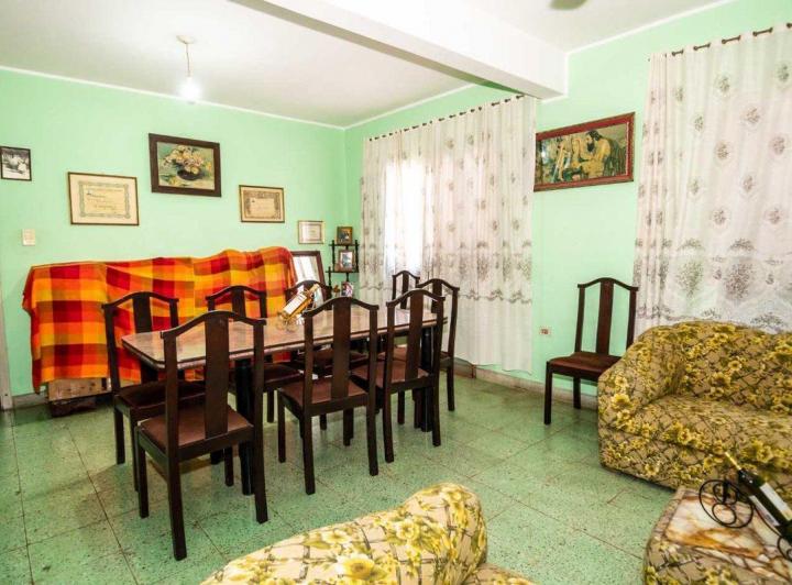 Casa · 250m² · 6 Ambientes · 1 Cochera