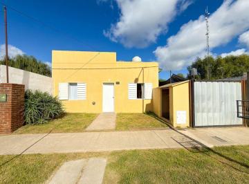 Casa · 100m² · 4 Ambientes · 1 Cochera · Casa de Dos Dorm. en Venta, Tandil.