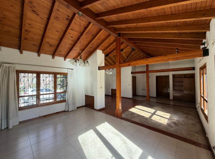 Casa · 388m² · 7 Ambientes · 3 Cocheras