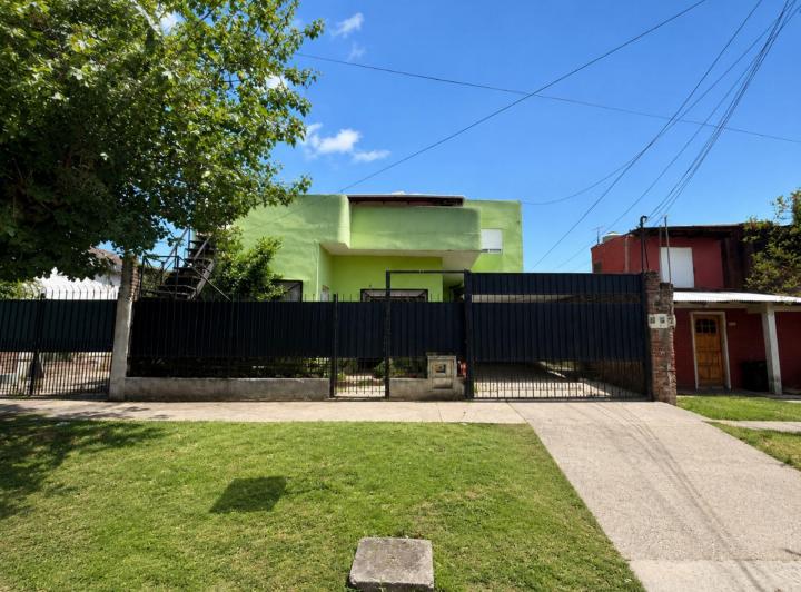 Casa · 140m² · 5 Ambientes · 2 Cocheras