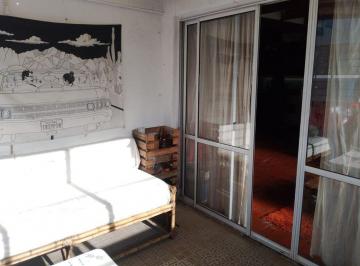 PH · 131m² · 5 Ambientes · 1 Cochera · PH de 5 Ambientes con Gran Ubicación en Lanus