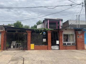 Casa · 150m² · 8 Ambientes · 1 Cochera · Casa en Gra Lote Propio Hurlingham - 646 m²