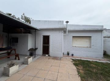 Casa · 110m² · 4 Ambientes · 1 Cochera · Venta de 2 Casas con Cochera en Pilar Centro