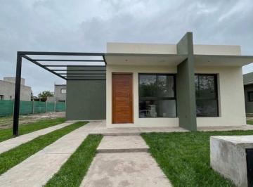 Casa · 90m² · 3 Ambientes · 1 Cochera · Venta Bº Privado Casa 3 Hab 2 Baños (1 en Suite)