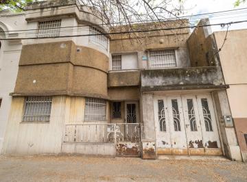 Casa · 232m² · 9 Ambientes · 1 Cochera · Casa en Venta 4 Dorm. Cochera Abasto Credito