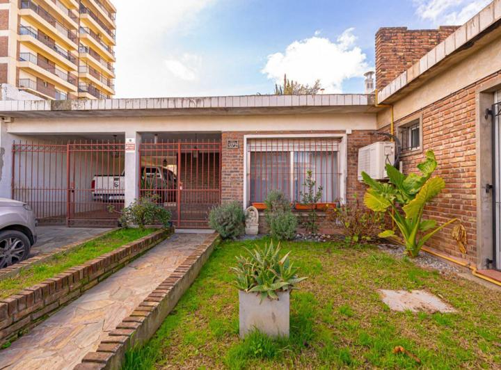Casa · 120m² · 3 Ambientes · 2 Cocheras