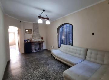 Casa · 212m² · 4 Ambientes · 1 Cochera · Venta Casa 3 Dorm. Quincho y Patio