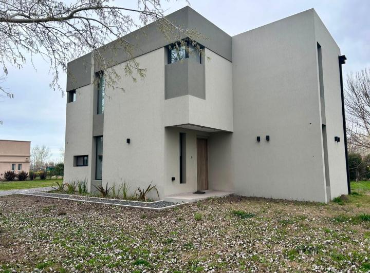 Casa · 170m² · 4 Ambientes · 1 Cochera