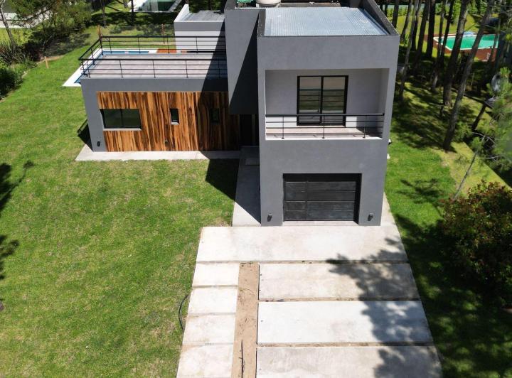 Casa · 200m² · 5 Ambientes · 1 Cochera