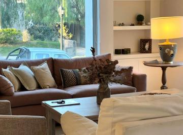 Casa · 395m² · 4 Dormitorios · 2 Cocheras · Impecable Casa en Barrio Privado Dalvian Se Financia!