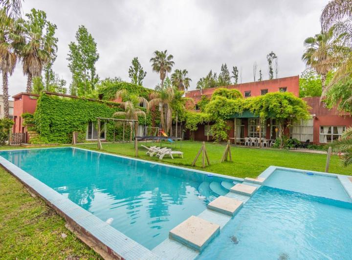Casa · 550m² · 10 Ambientes
